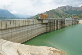 Nước tại hồ thủy điện tăng, nguy cơ cắt điện vẫn hiện hữu