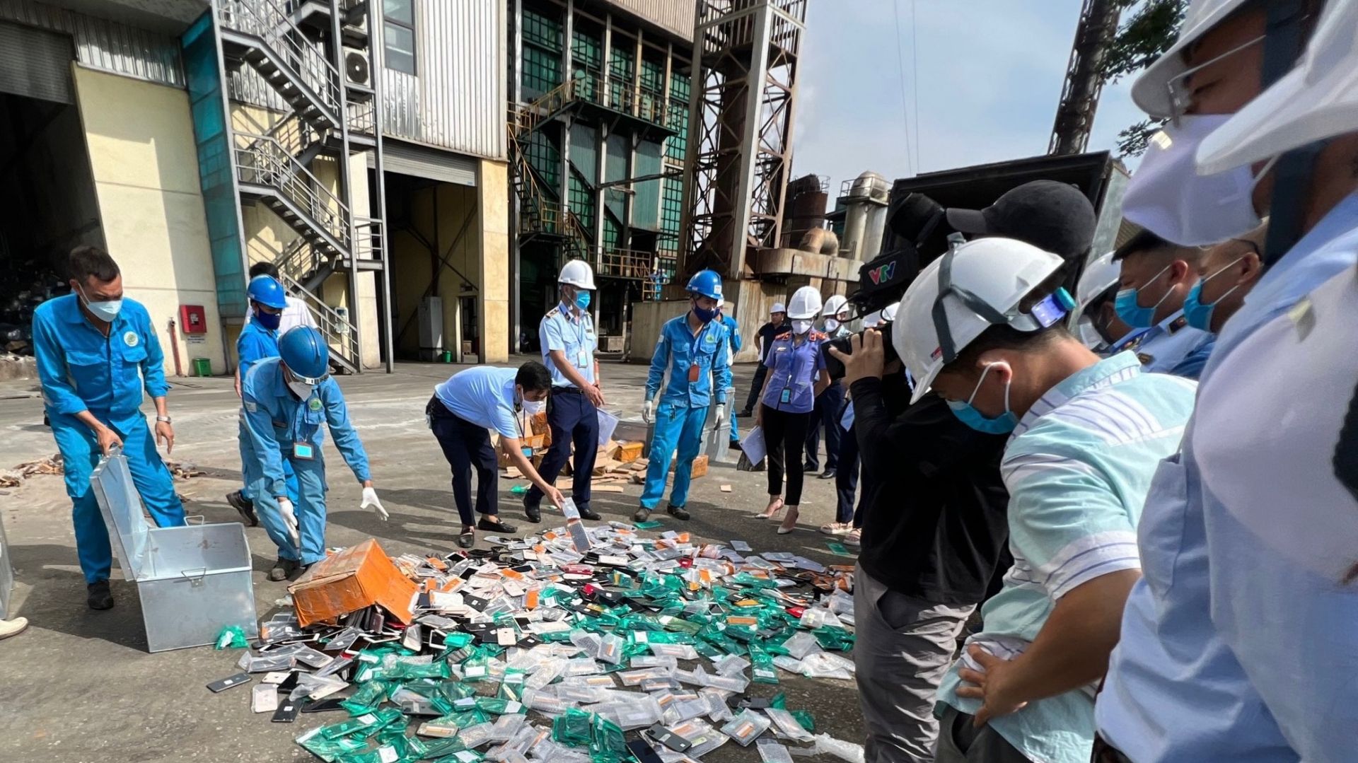 Hà Nội: Tiêu hủy 1,5 tấn hàng hóa vi phạm, trị giá hơn 4 tỷ đồng