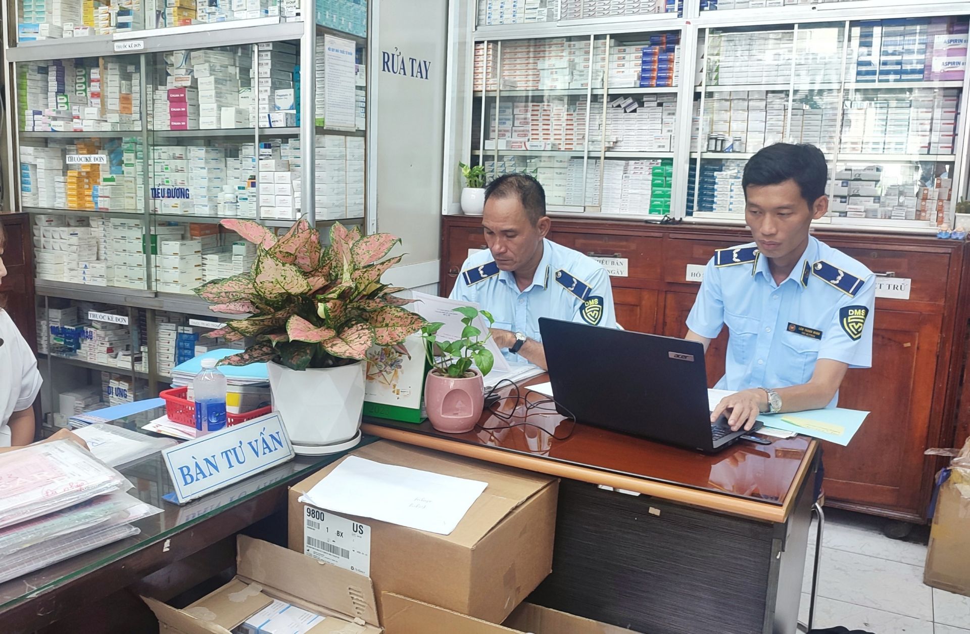 TP. Hồ Chí Minh kiểm tra, phát hiện gần 8.000 sản phẩm thuốc tân dược, thực phẩm chức năng có dấu hiệu giả mạo