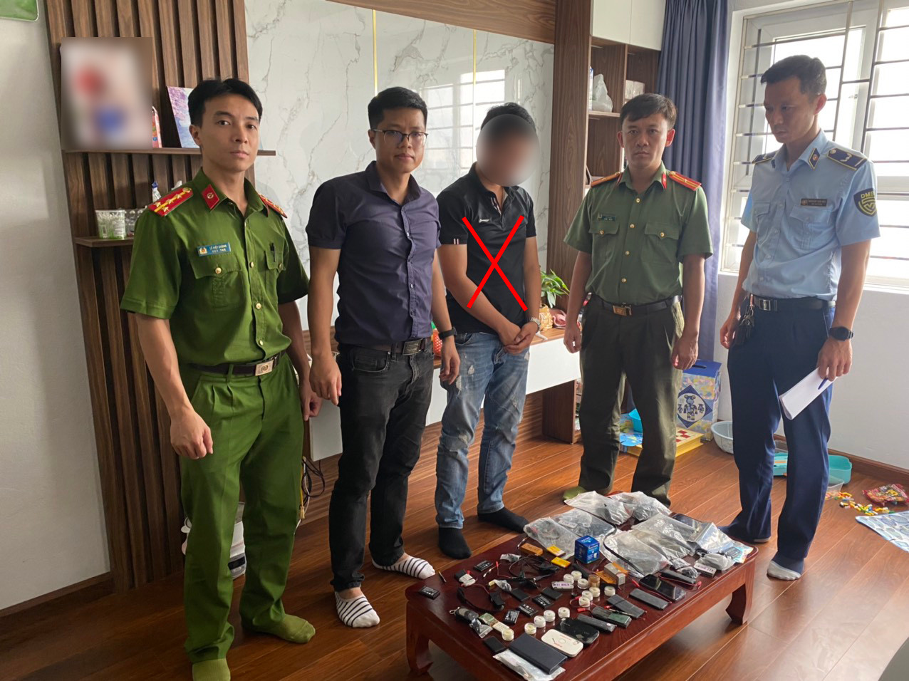 Triệt phá đường dây chuyên cung cấp thiết bị gian lận thi cử liên tỉnh