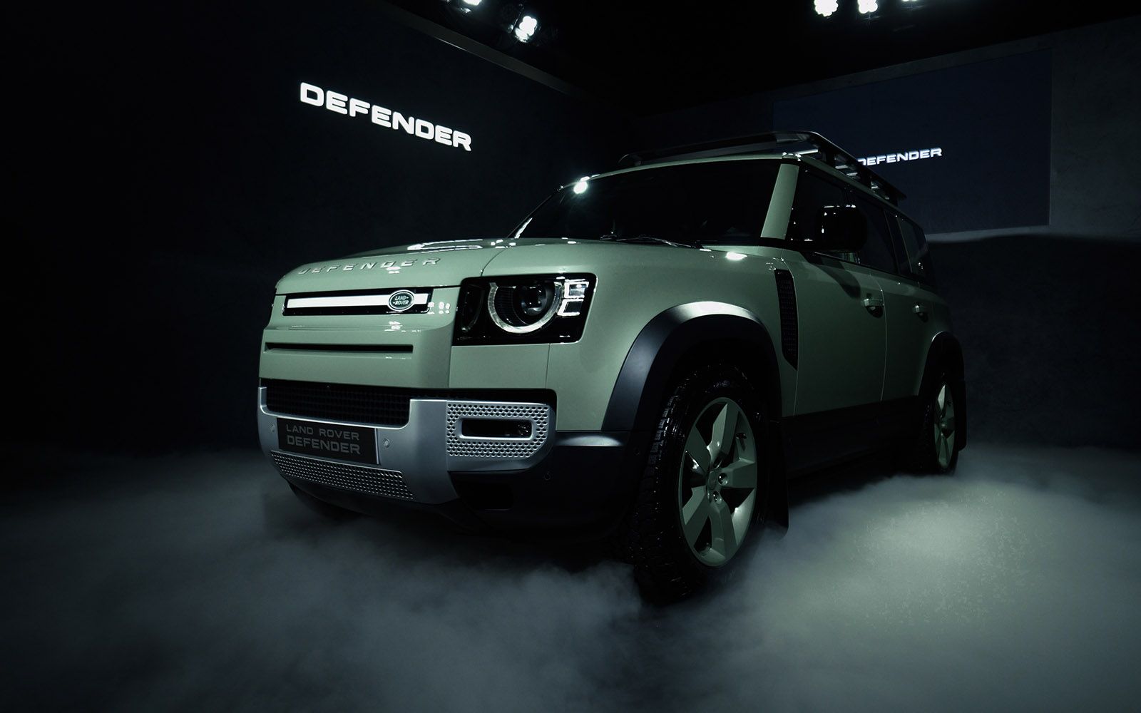 Land Rover trình làng Defender bản kỉ niệm 75 năm tại Việt Nam