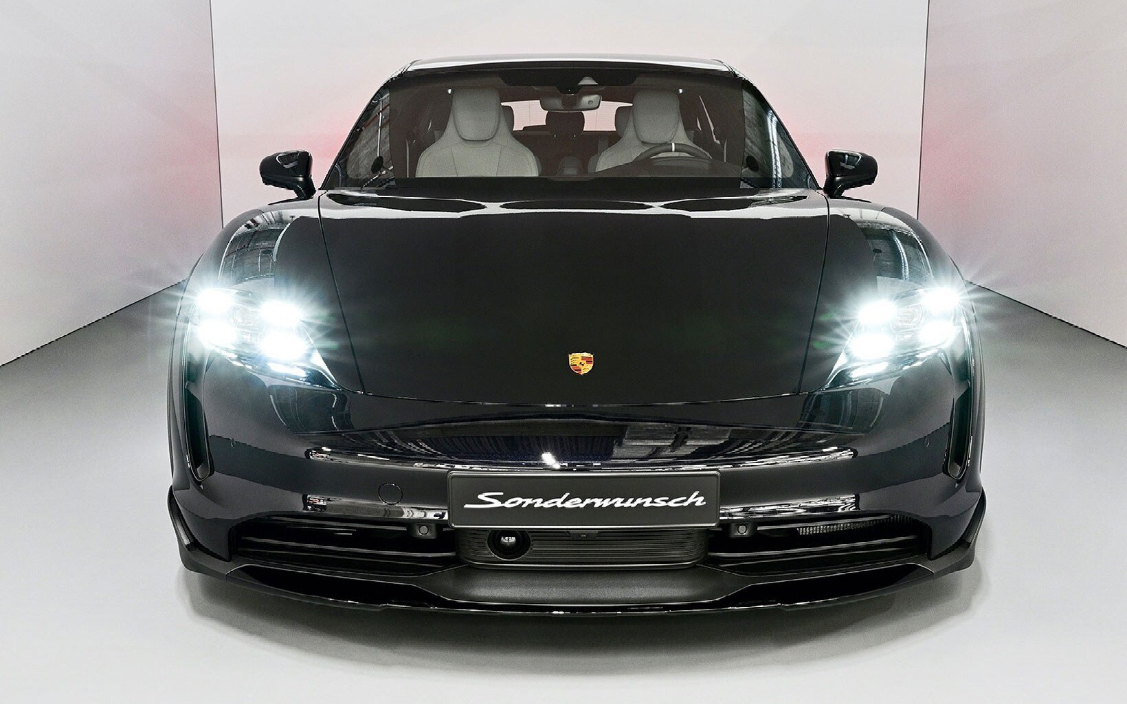 Nhóm nhạc BlackPink sắp đến Việt Nam đang sở hữu những siêu xe nào?