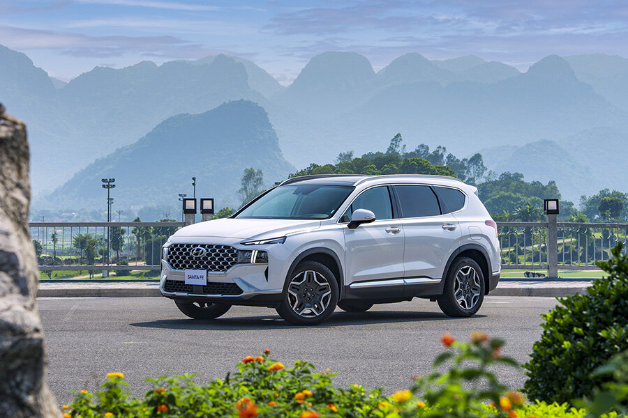 hyundai-santa-fe-hybrid-chinh-thuc-ra-mat-tai-viet-nam-voi-gia-len-den-1_649cf8ff3a0d0.jpg