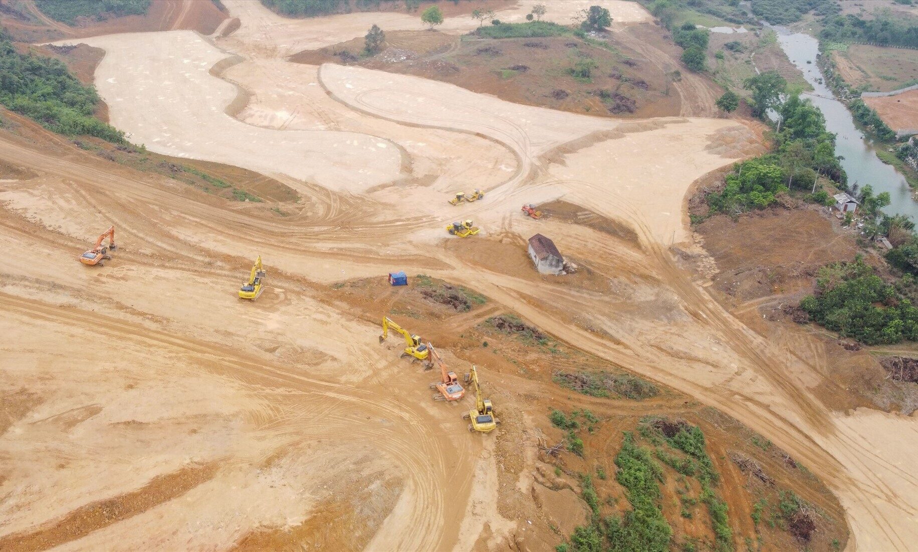 Bong dang ba trum Vinamotor dung sau du an Khu do thi Dong Truong Son hon 1.000 ty dong vua bi xu phat Khu đô thị Đông Trường Sơn