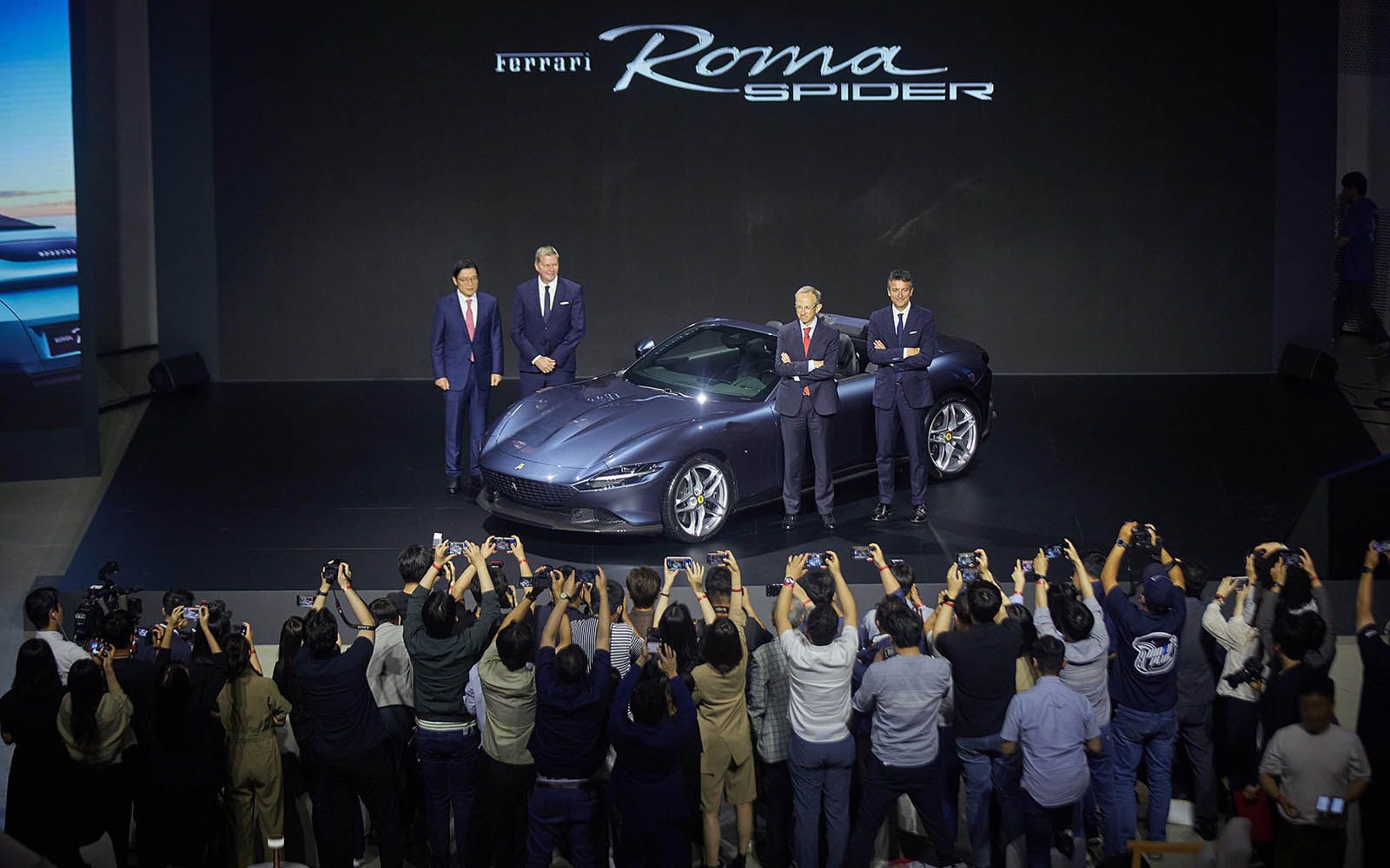 Siêu xe Ferrari Roma Spider ra mắt tại Hàn Quốc, về Việt Nam cuối năm nay