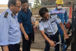 Xử phạt hơn 200 triệu đồng đơn vị kinh doanh xăng dầu không đủ điều kiện