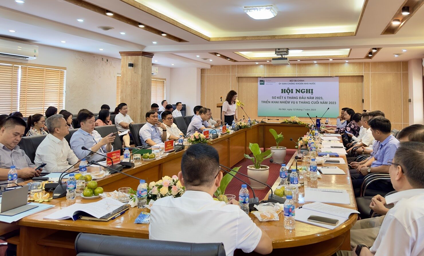 Nua dau nam 2023, Uy ban Chung khoan Nha nuoc da xu phat 2 truong hop thao tung co phieu 2 nua-dau-nam-2023-uy-ban-chung-khoan-nha-nuoc-da-xu-phat-2-truong-hop-thao-tung-co-phieu_64afb52f07cf1.jpg