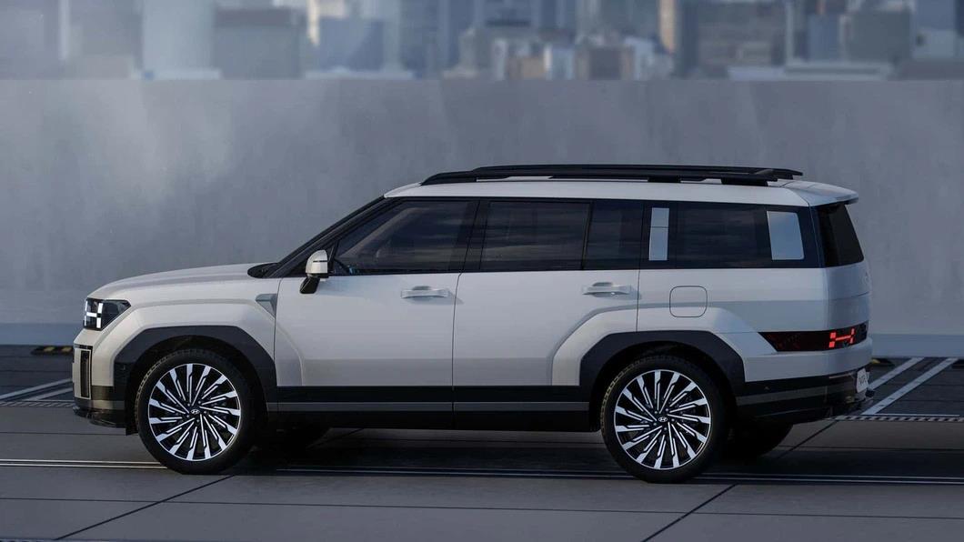 Hyundai Santa Fe 2024 lo dien, thiet ke giong Land Rover, ra mat trong thang 8 3 hyundai-santa-fe-2024-lo-dien-thiet-ke-giong-land-rover-ra-mat-trong-thang-8_64b627dc7163a.webp