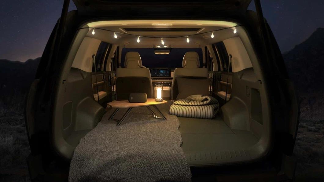 Hyundai Santa Fe 2024 lo dien, thiet ke giong Land Rover, ra mat trong thang 8 4 hyundai-santa-fe-2024-lo-dien-thiet-ke-giong-land-rover-ra-mat-trong-thang-8_64b627eb427d9.webp