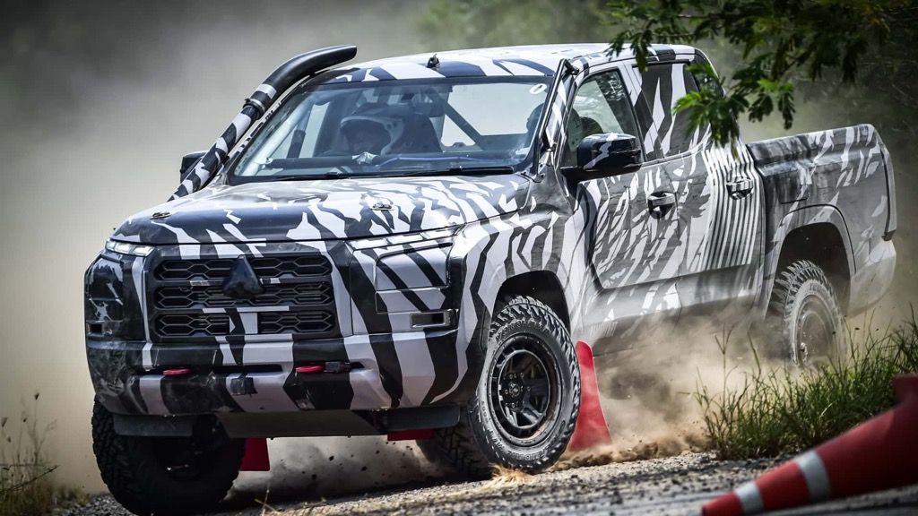Mitsubishi Triton tiếp tục rò rỉ thông số, đi đua ngay sau khi ra mắt