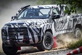 Mitsubishi Triton tiếp tục rò rỉ thông số, đi đua ngay sau khi ra mắt