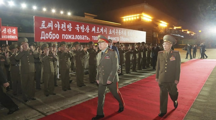 Quốc tế nổi bật: Bộ trưởng Quốc phòng Nga ca ngợi mối quan hệ Nga – Triều