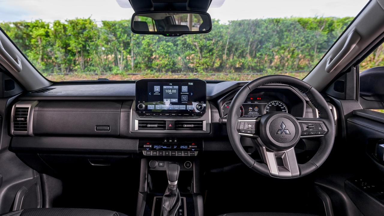Cabin xe Mitsubishi Triton 2024