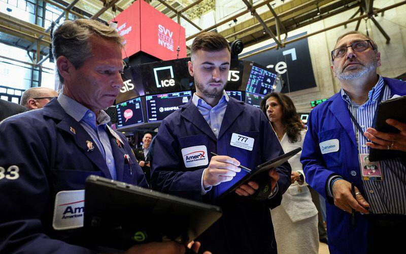 Lo ngại lãi suất tăng, chứng khoán Mỹ lại đỏ lửa