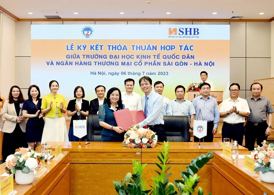 SHB va NEU - Dai hoc Kinh te Quoc Dan ky ket tang cuong hop tac 4 shb-tang-cuong-hop-tac-voi-dai-hoc-kinh-te-quoc-dan_64a7d802e8be5.jpg