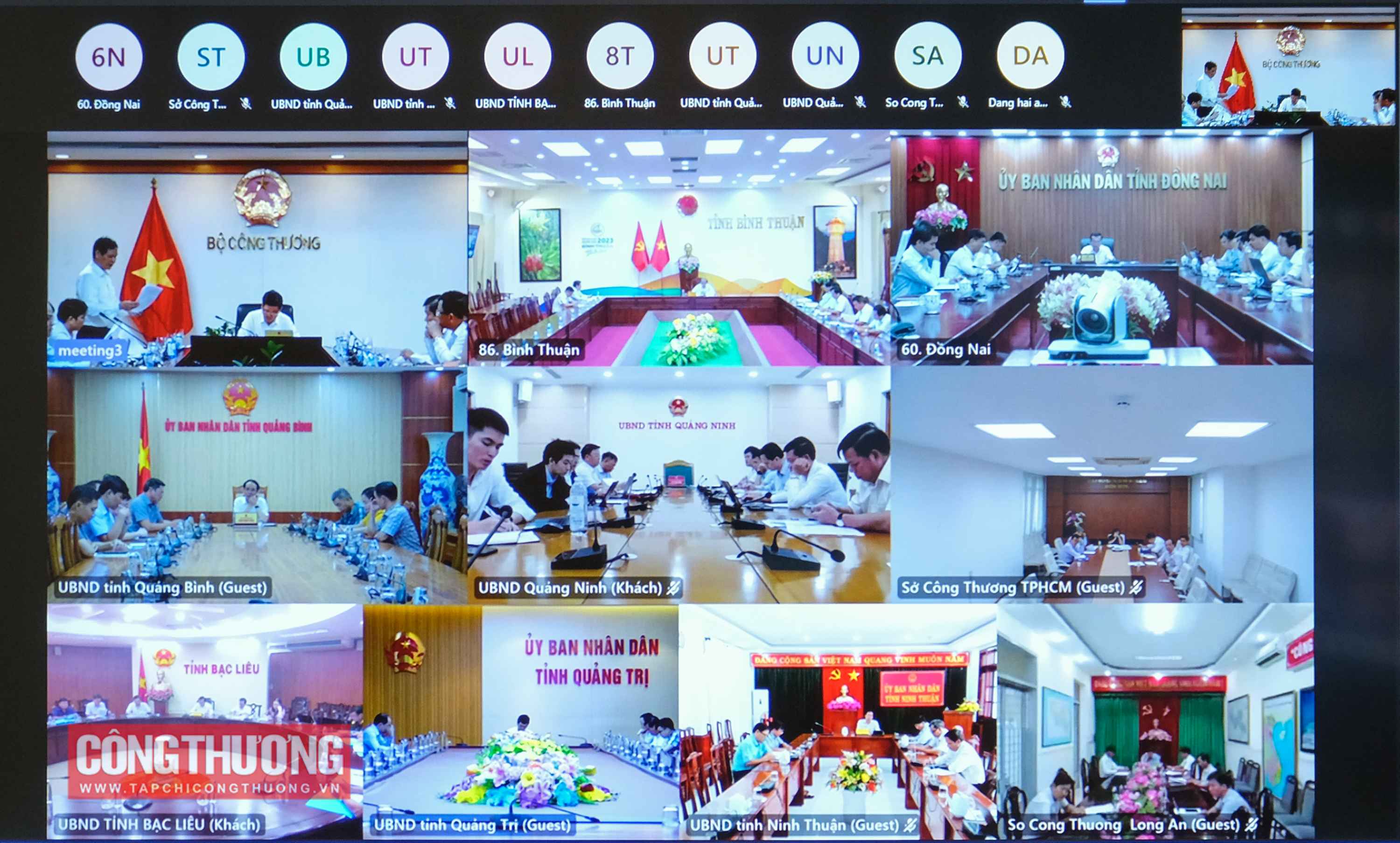 Cuộc họp được tổ chức theo hình thức trực tiếp kết hợp trực tuyến