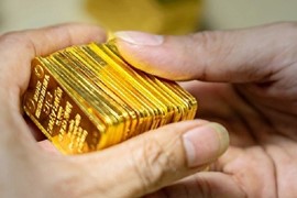 Giá vàng thế giới tìm được điểm hỗ trợ, vàng trong nước ổn định