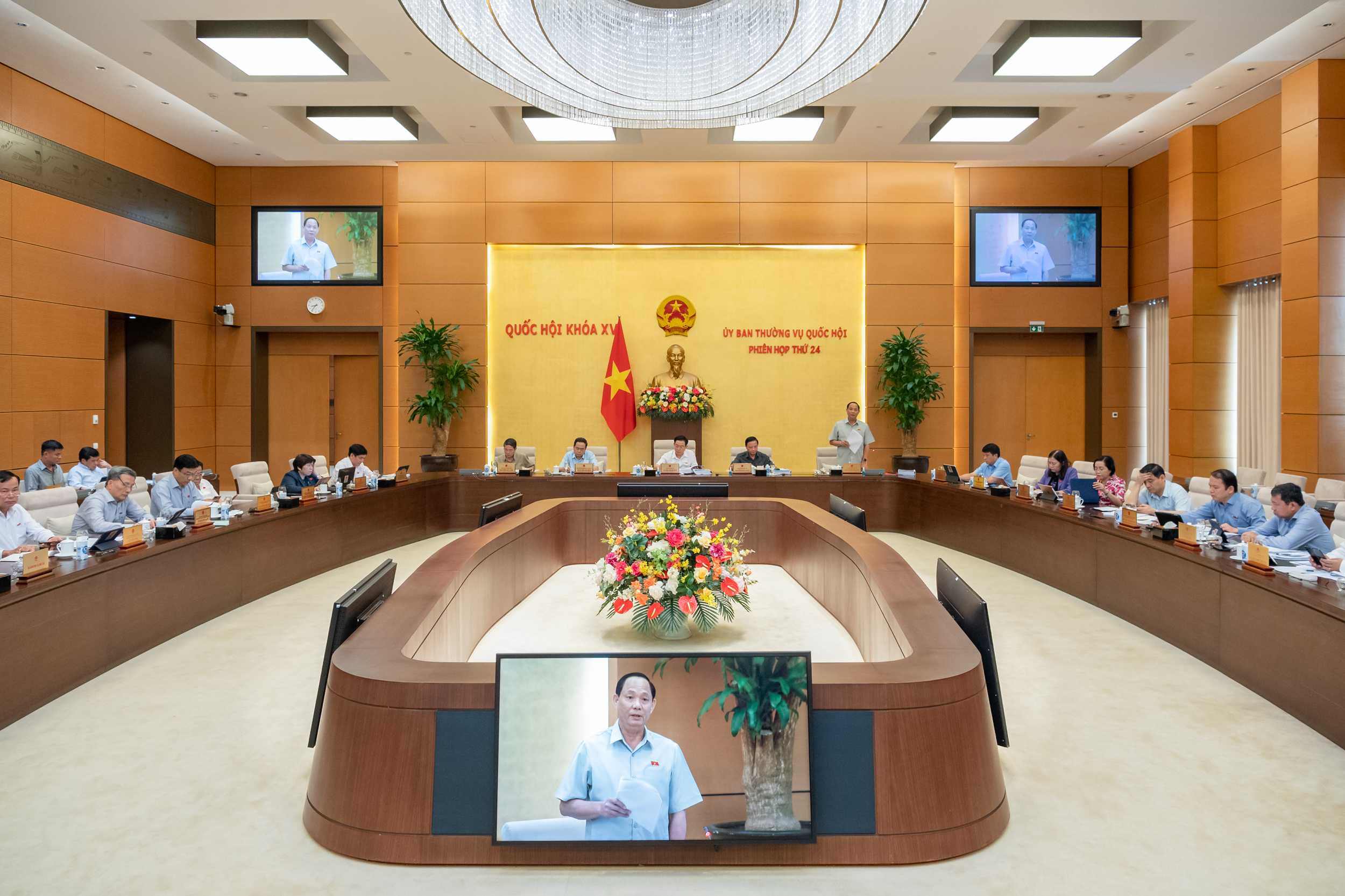 Hình ảnh tại phiên họp thứ 24 của Ủy ban Thường vụ Quốc hội