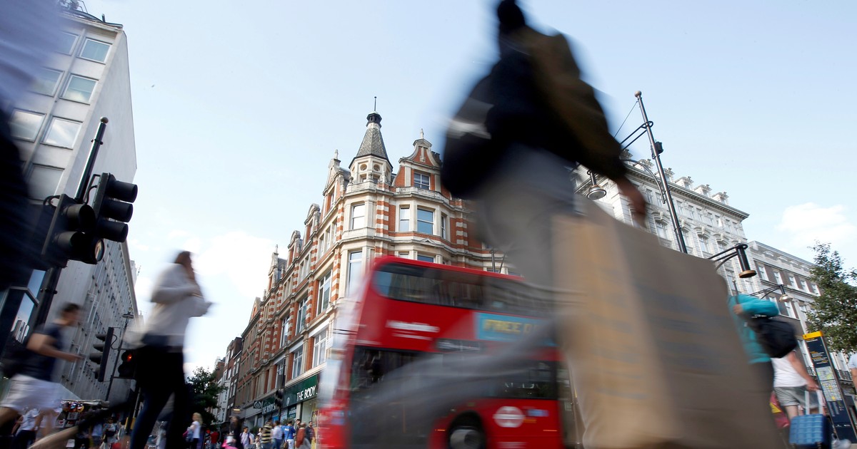 Tầng lớp trung lưu Anh tìm cách đối phó với lạm phát