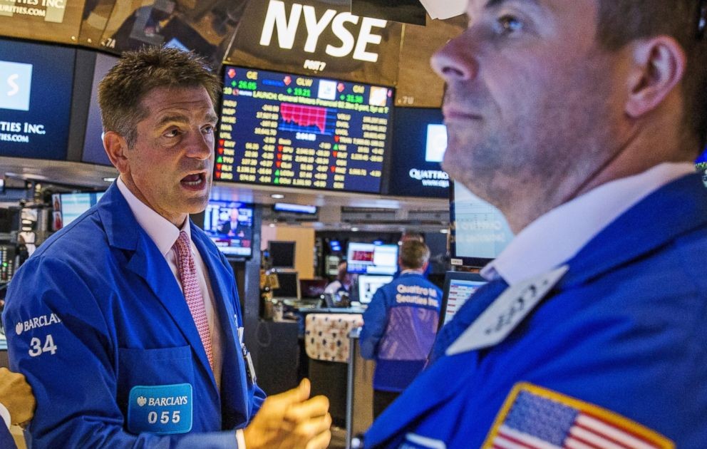 Phố Wall tiếp tục trượt giảm sau khi Fed công bố biên bản cuộc họp tháng 7