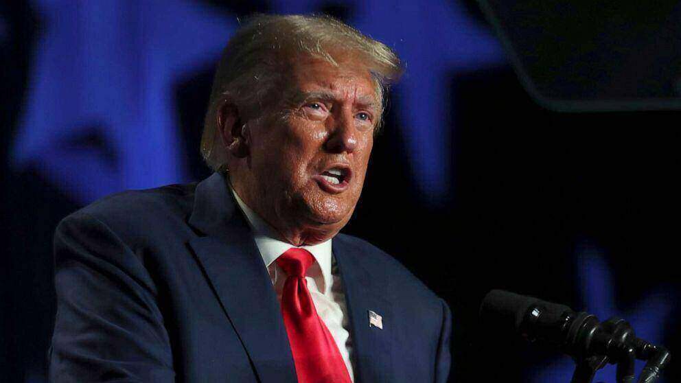 Quốc tế nổi bật: Ông Donald Trump liên tục gặp rắc rối