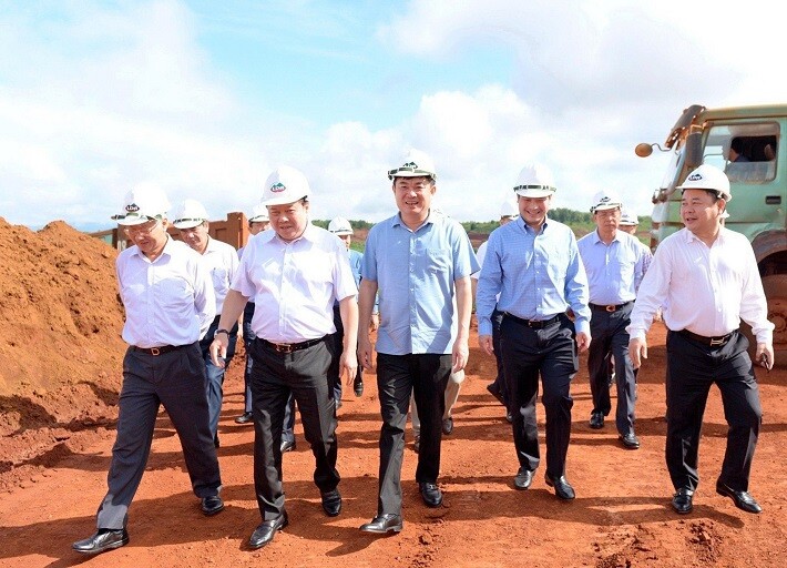Đoàn công tác kiểm tra tại khu khai thác quặng Bauxit Nhà máy Alumin Tân Rai
