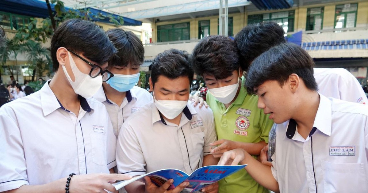 Nhiều thí sinh sốc vì điểm chuẩn đại học tăng cao