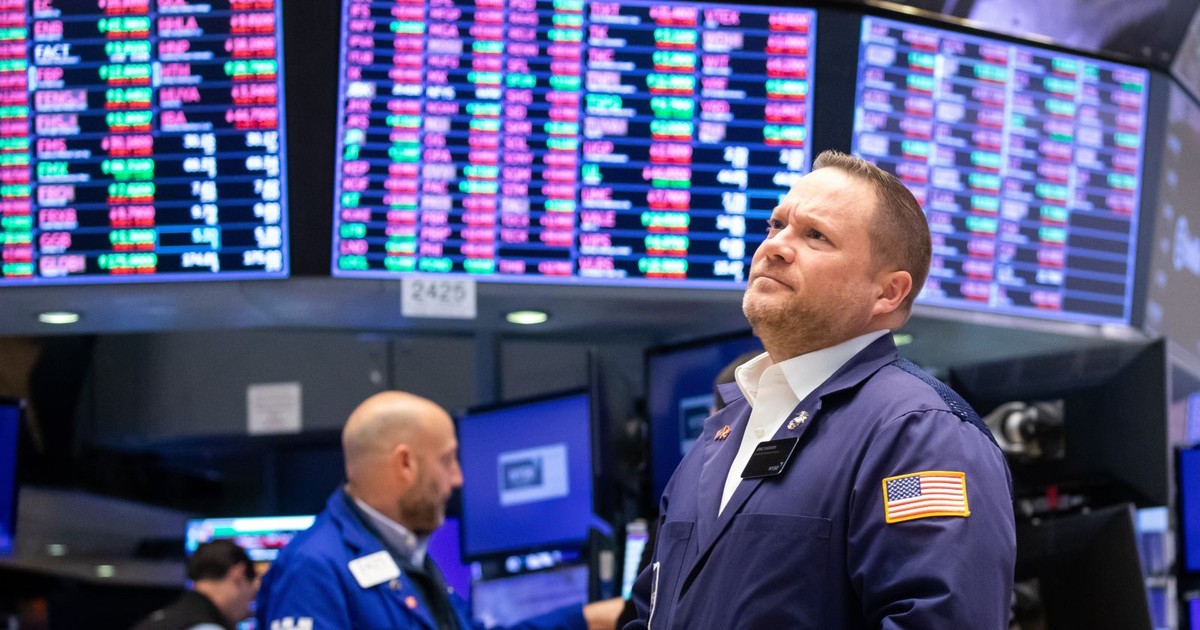 Lợi suất trái phiếu đạt mức cao nhất trong 16 năm, Dow Jones trượt dốc