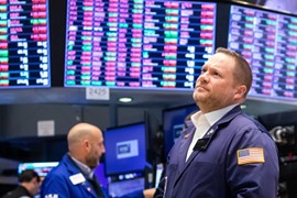 Lợi suất trái phiếu đạt mức cao nhất trong 16 năm, Dow Jones trượt dốc
