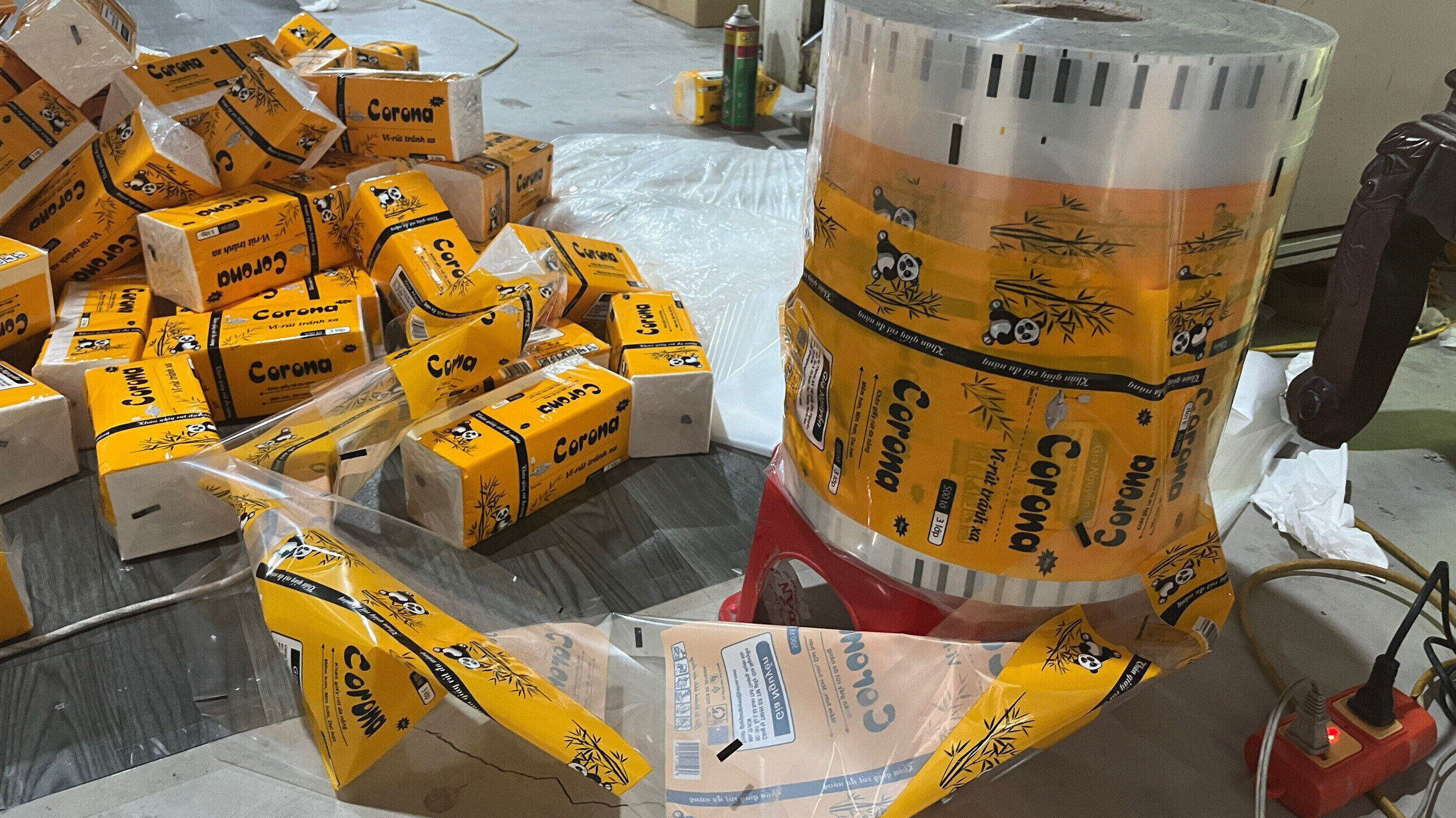 Kiểm tra đột xuất làng nghề tại Bắc Ninh, phát hiện nơi sản xuất giấy ăn giả quy mô "khủng"