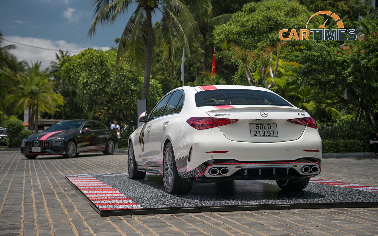 Đuôi xe Mercedes-AMG C 43