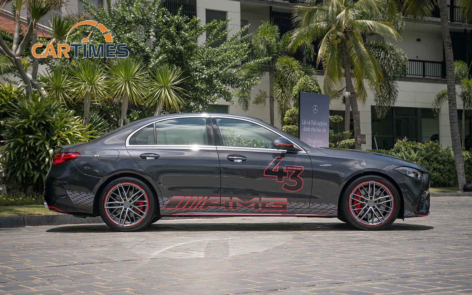 Thân xe Mercedes-AMG C 43