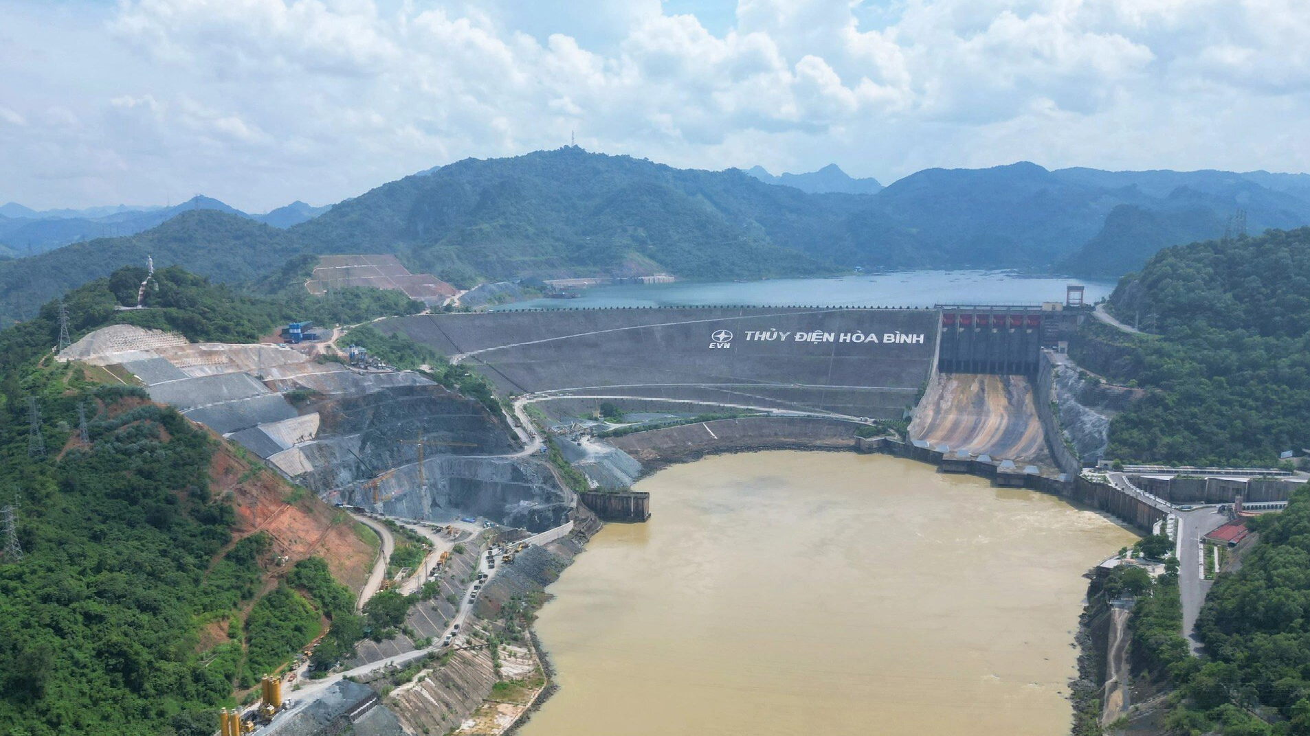 Mực nước hồ thủy điện ngày 27/8: Hồ Hòa Bình giảm mực nước