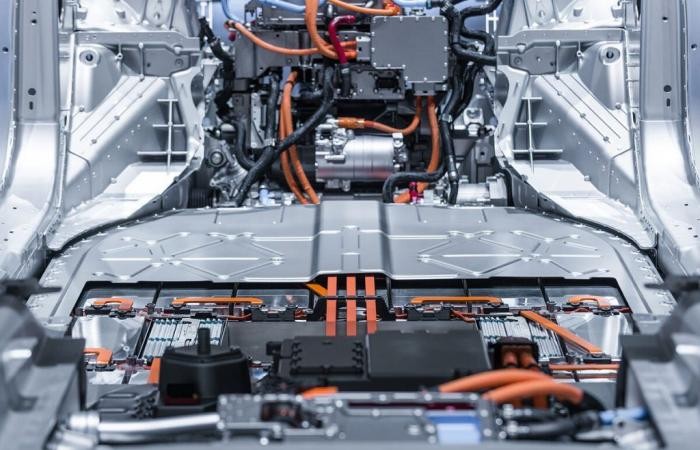 Cuộc chiến xe điện: Ngôi vương về tay ai?