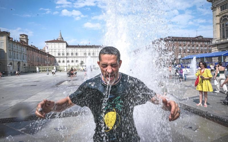 Ngành du lịch lao đao vì kỳ nghỉ nóng nực