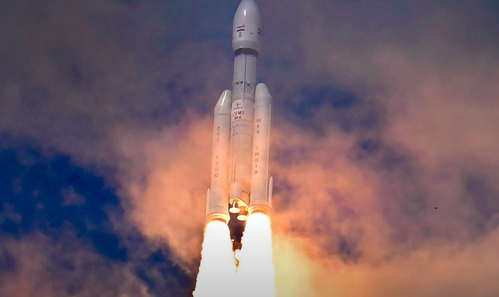 Hạ cánh trên mặt trăng với chi phí chỉ bằng Hollywood làm 1 bộ phim, Ấn Độ gây chấn động thế giới