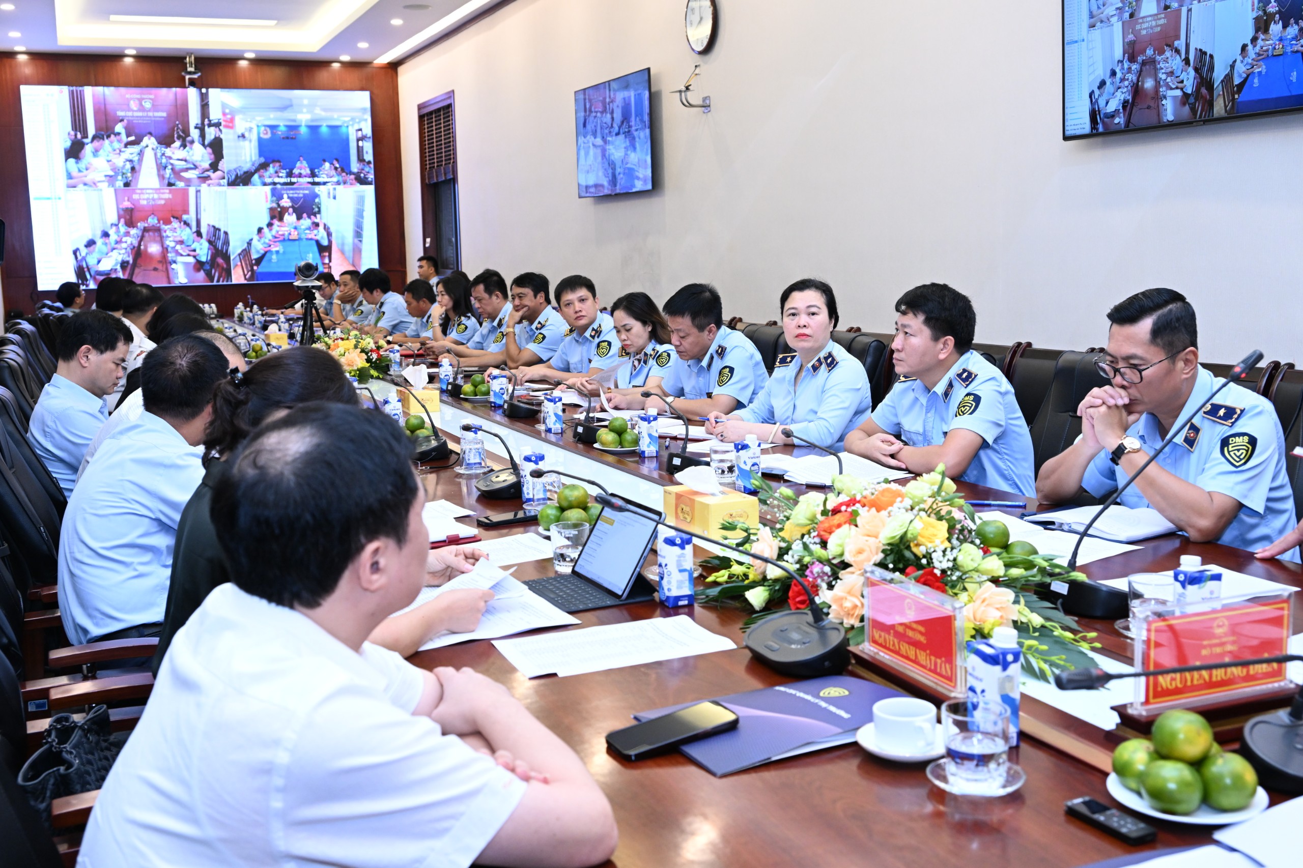 Bộ trưởng Nguyễn Hồng Diên làm việc với lực lượng QLTT, Sở Công Thương về tình hình cung ứng hàng hóa