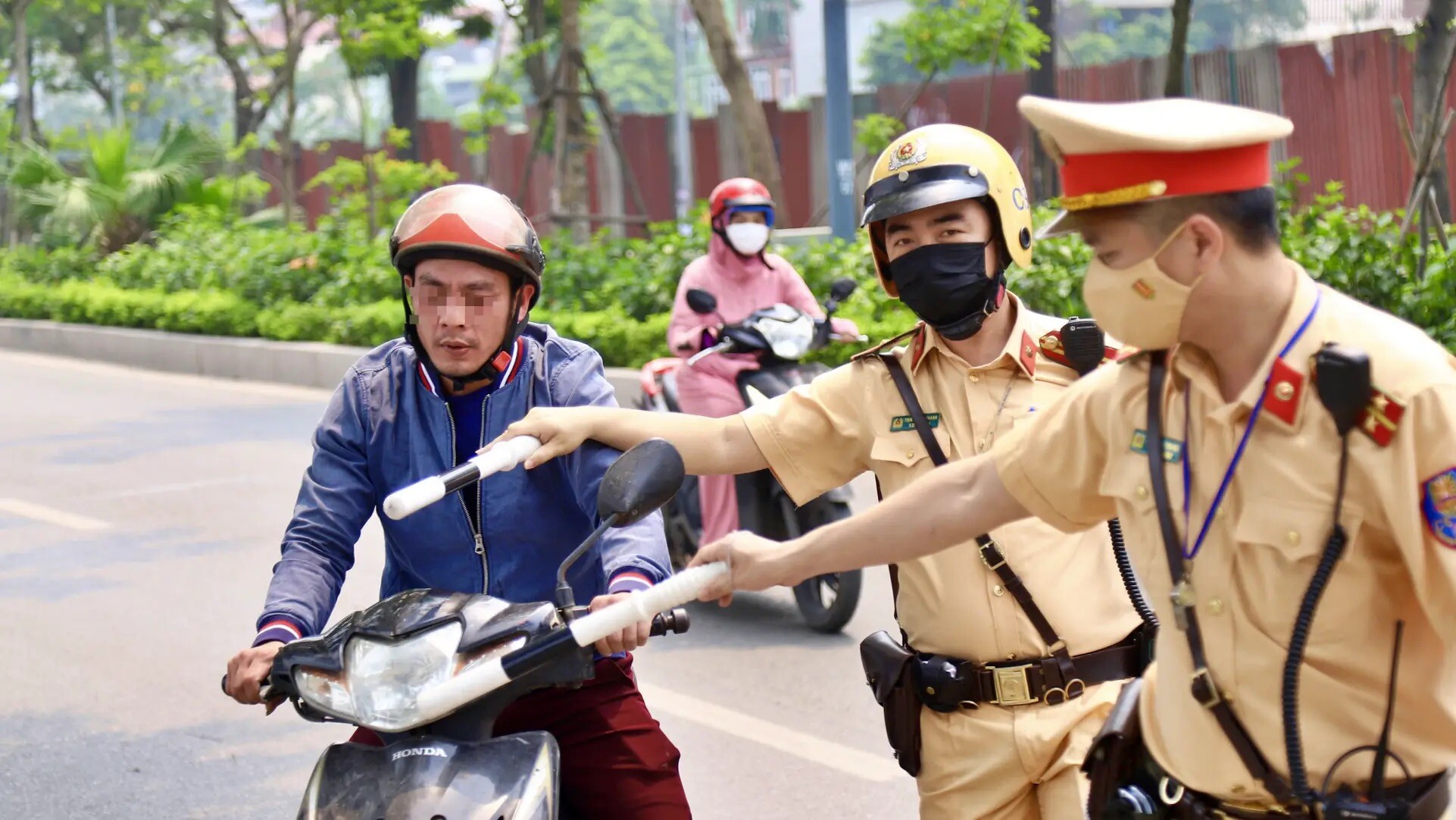 Cảnh sát giao thông được mặc thường phục khi thi hành nhiệm vụ