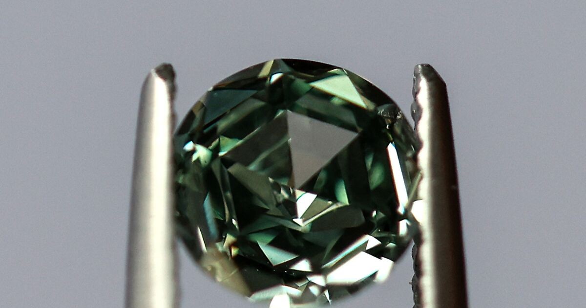 Kim cương tự nhiên bị "thất sủng"