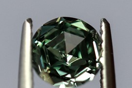Kim cương tự nhiên bị "thất sủng"
