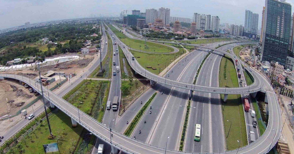 Thủ tướng yêu cầu hoàn thành quy chuẩn thiết kế đường bộ cao tốc trong tháng 10/2023