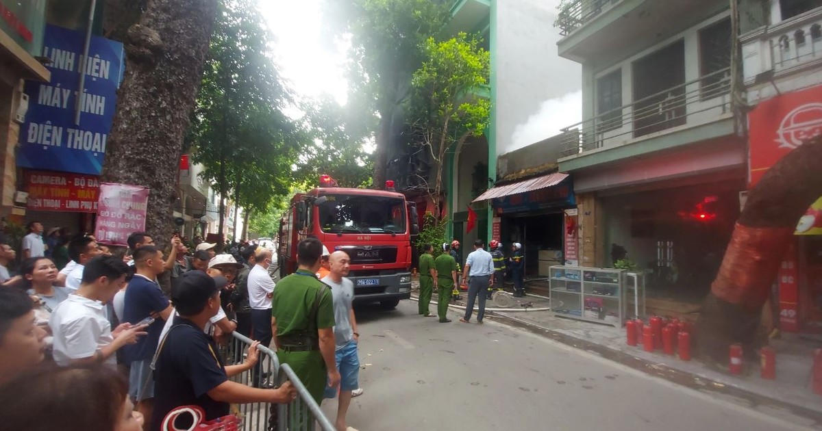 Sau vụ cháy chung cư mini tại Khương Hạ, thêm một vụ cháy ở phố Lý Nam Đế