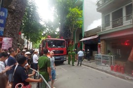 Sau vụ cháy chung cư mini tại Khương Hạ, thêm một vụ cháy ở phố Lý Nam Đế