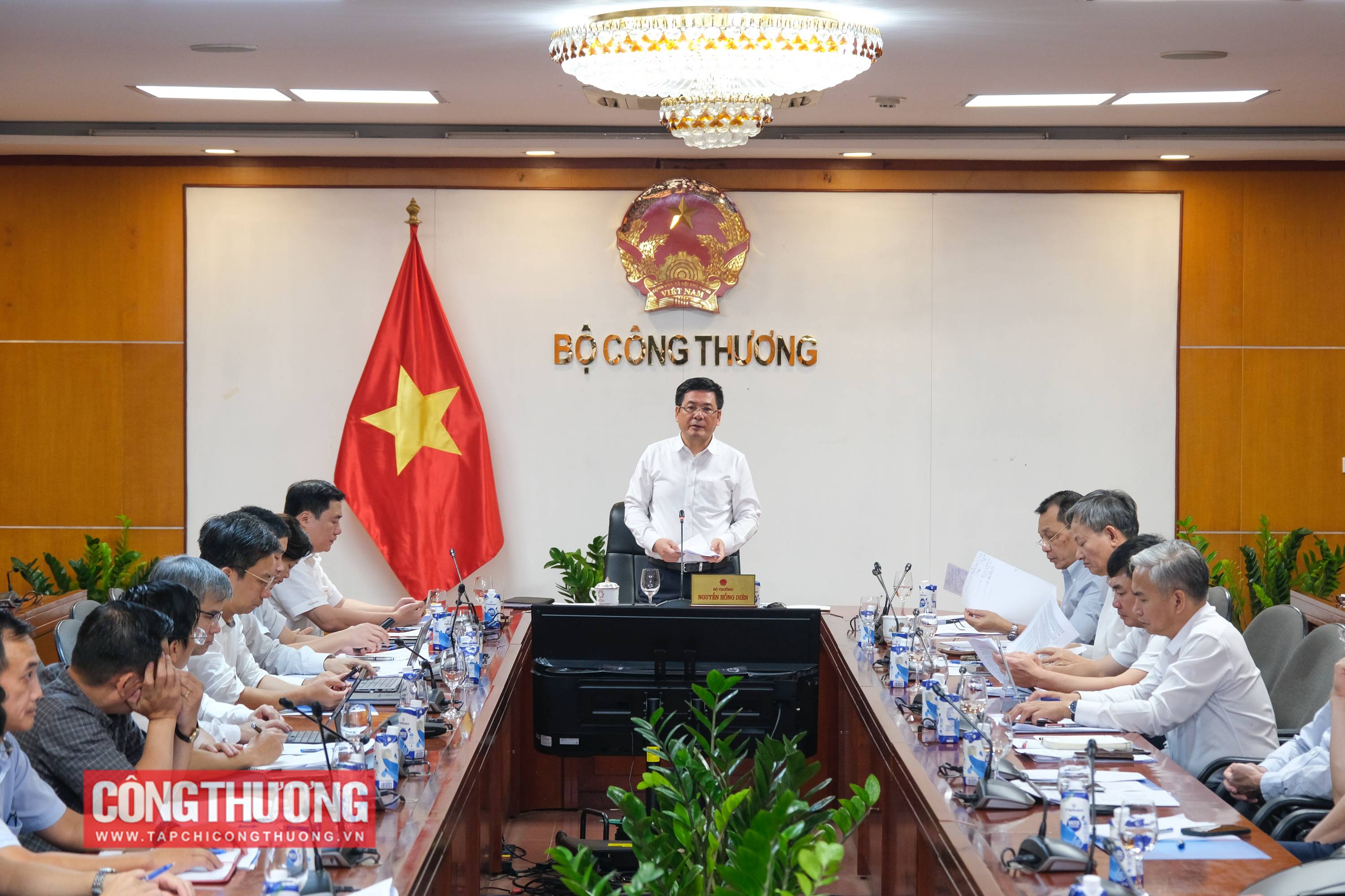 Ngày 22/8/2023, Bộ trưởng Bộ Công Thương Nguyễn Hồng Diên đã chủ trì buổi làm việc với EVN, PVN, Petrolimex, TKV. và Tổng công ty Đông Bắc về bảo đảm an ninh năng lượng quốc gia, nhất là cung ứng điện, dầu khí, xăng dầu và than các tháng cuối năm 2023, năm 2024 và các giải pháp tháo gỡ khó khăn, tăng cường hợp tác giữa các Tập đoàn, Tổng công ty