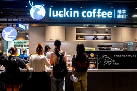 Luckin Coffee vượt Starbucks để trở thành thương hiệu cà phê lớn nhất Trung Quốc