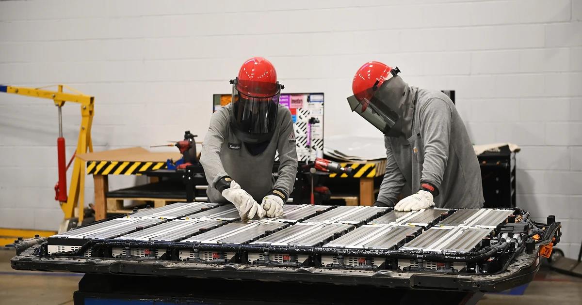 Cuộc chiến xe điện: Thắng thua do... tái chế?