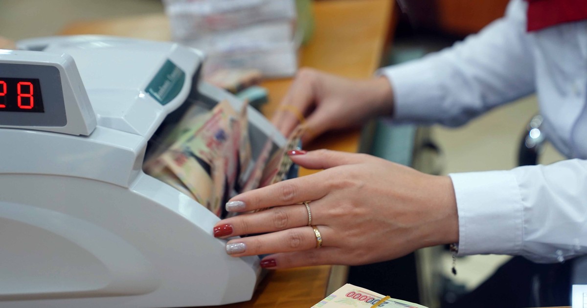 Khách hàng gửi tiết kiệm tại Agribank và Vietcombank chỉ được nhận lãi suất cao nhất là 5,5/năm