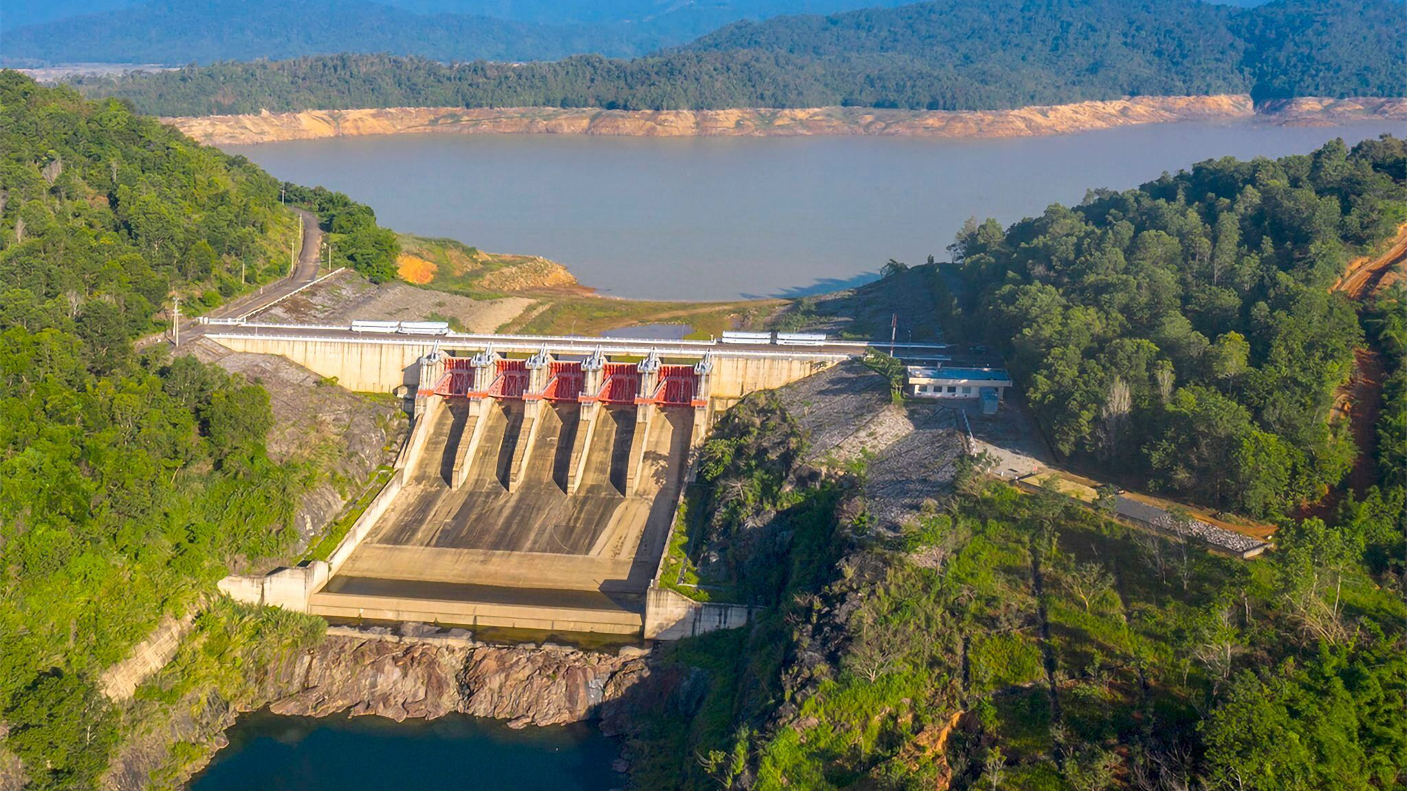 Mực nước hồ thủy điện ngày 16/9: Hồ chứa tại Tây Nguyên, Nam Bộ tiếp tục xả tràn