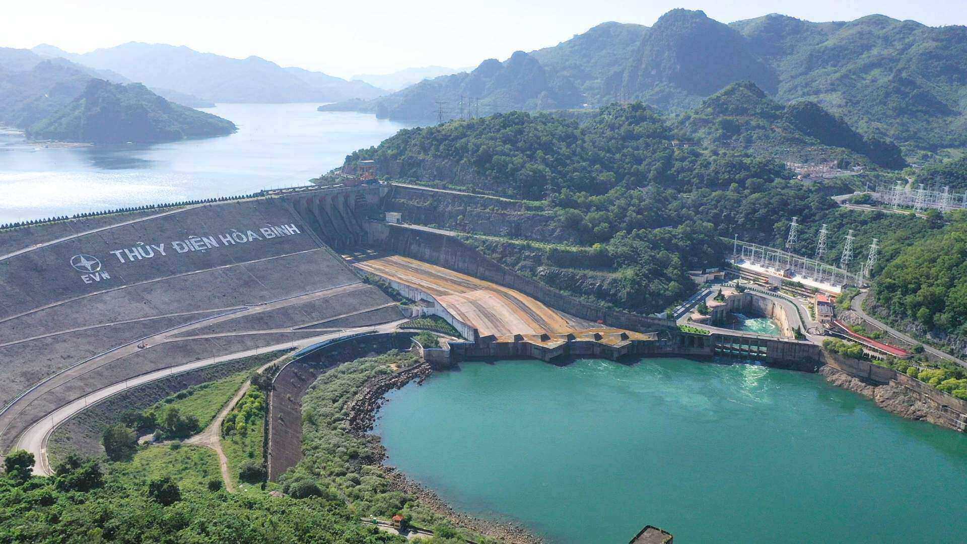 Mực nước hồ thủy điện ngày 17/9: Thủy điện miền Bắc giảm mạnh lưu lượng, hồ Sơn La bổ sung nước cho hồ Hòa Bình