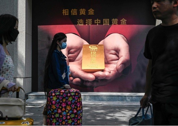 Chứng khoán, bất động sản rung lắc, vàng trở thành “hầm trú ẩn” của người Trung Quốc